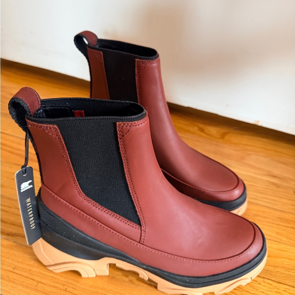 Sorel size 7 women’s Waterproof Chelsea  Boots NWT